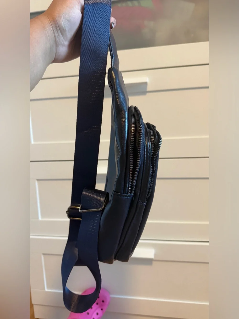 Tommy Hillfigure Men's Black Leather Sling Bag - Compact Everyday Carry